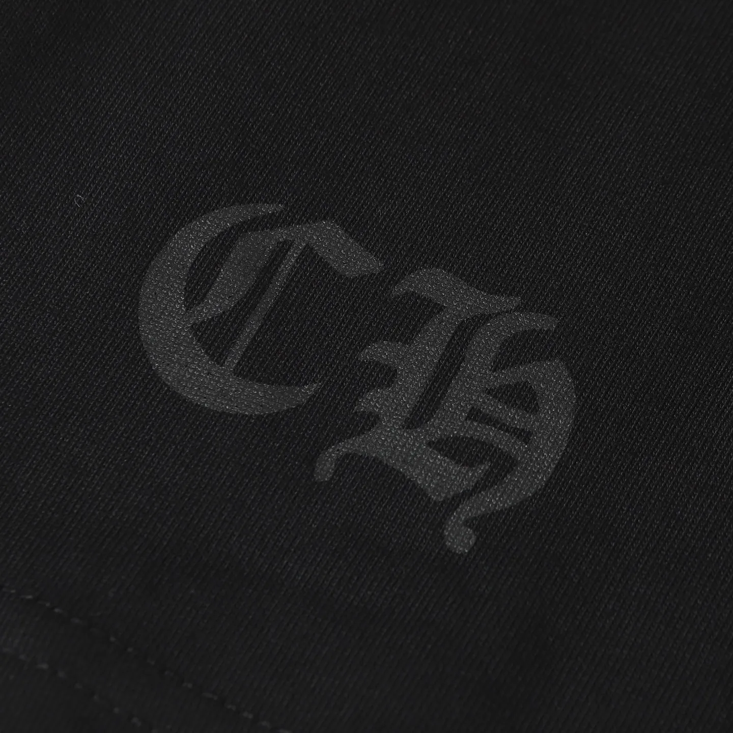 🅿️270 Come Hearts/Kro Heart Sanskrit Sword Printed Long Sleeve, great for autumn and winter! Chest pockets, high weight threads on collar and cuffs, custom woven and dyed 280g double yarn pure cotton fabric, washed anti-counterfeiting tags and other auxiliary labels are all in the correct version, super conspicuous, super pretty, super stylish, same style for men and women! The overall upper body highlights fashion and individuality, and it is a recommended T-shirt for couples to wear together!! Color: black/white Size: XS-L